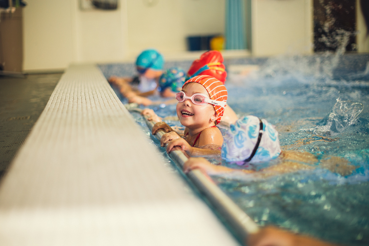 Групповые и индивидуальные занятия в бассейне для детей